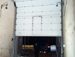 Промышленные секционные подъемные ворота